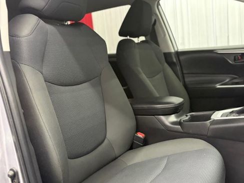 Used 2022 Toyota RAV4 LE AWD/4WD image 16