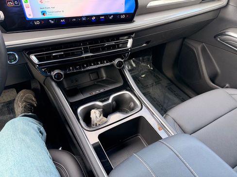 Used 2026 Chevrolet Traverse LT image 22