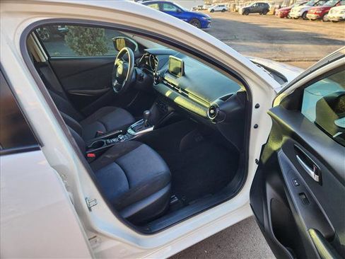 Used 2017 Toyota Yaris iA image 11