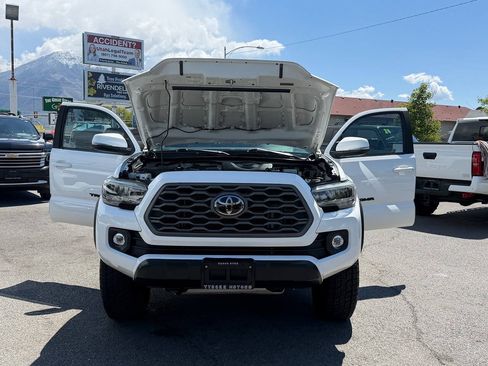 Used 2020 Toyota Tacoma TRD Off-Road w/ Technology Package AWD/4WD image 3