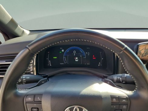 Used 2025 Toyota Camry SE FWD image 23