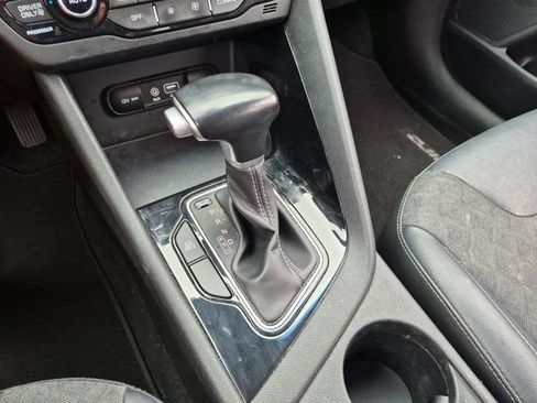 Used 2018 Kia Niro EX FWD image 10