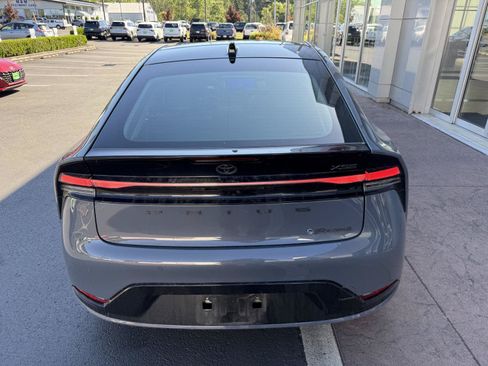 Used 2024 Toyota Prius Prime Premium FWD image 4