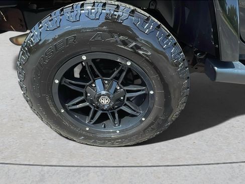 Used 2016 Jeep Wrangler Unlimited Sahara w/ Connectivity Group image 22