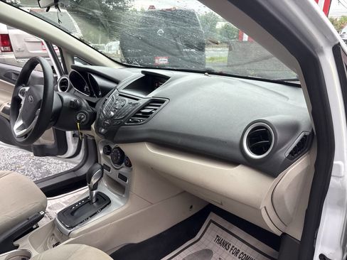 Used 2019 Ford Fiesta SE image 14