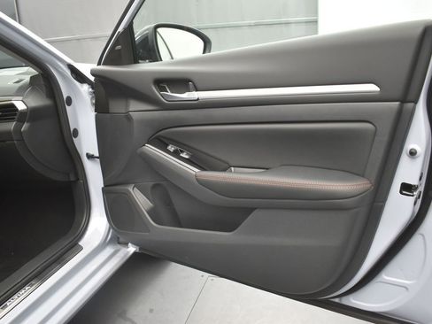 New 2025 Nissan Altima 2.5 SR image 26