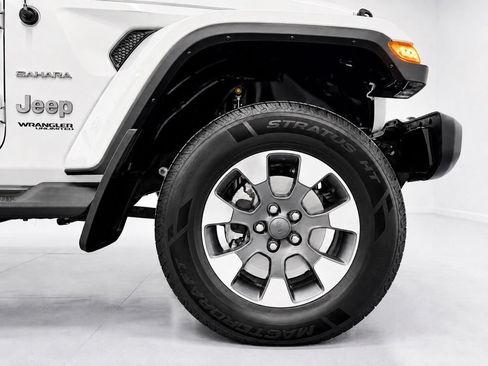 Used 2021 Jeep Wrangler Unlimited Sahara w/ Uconnect 4C Nav & Sound Group AWD/4WD image 9