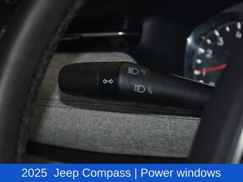 Used 2025 Jeep Compass Latitude w/ Sun & Sound Group AWD/4WD image 11