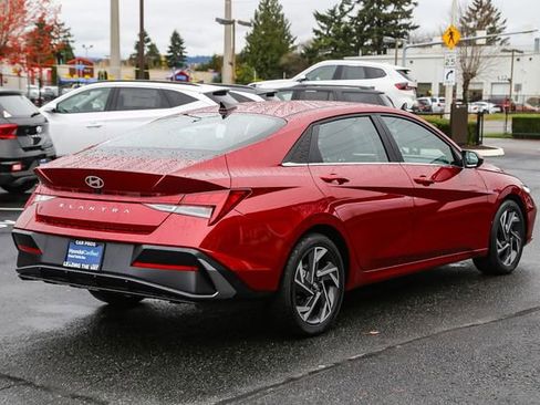 Certified 2024 Hyundai Elantra SEL w/ Convenience Package image 9