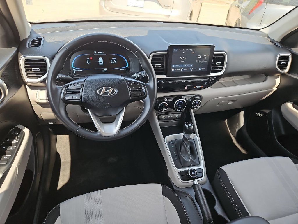 Used 2025 Hyundai Venue SEL FWD image 26