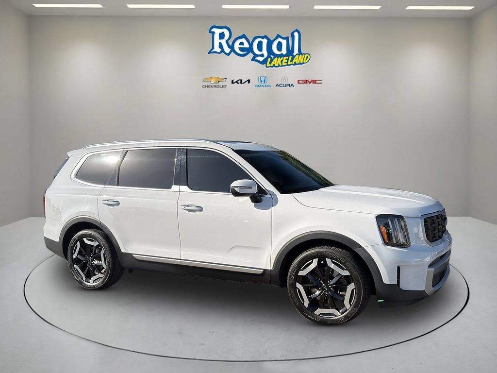 Certified 2023 Kia Telluride S w/ S Sunroof Package AWD/4WD image 1