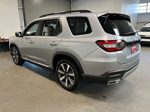 Used 2023 Honda Pilot Touring image 5