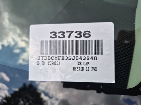 Certified 2025 Toyota Corolla LE FWD image 18