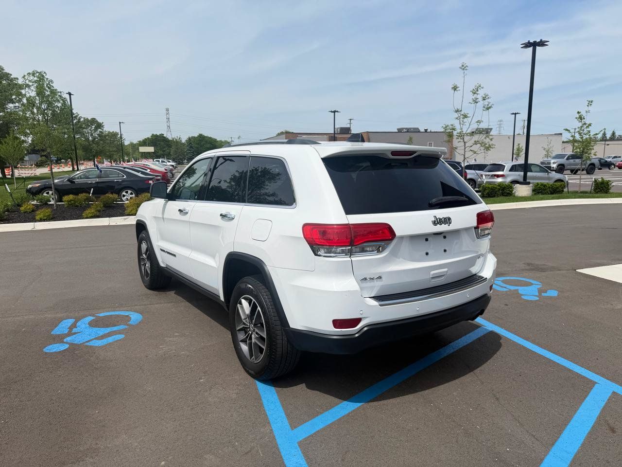 Used 2018 Jeep Grand Cherokee Limited AWD/4WD image 7