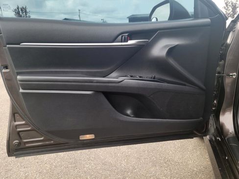 Used 2019 Toyota Camry LE FWD image 8