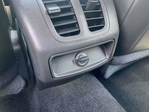 Used 2015 Ford Taurus Limited FWD image 13