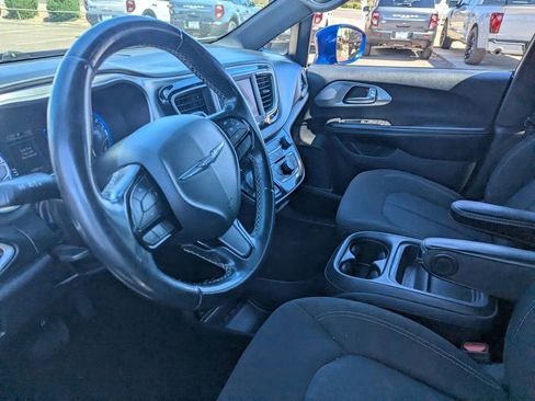 Used 2020 Chrysler Pacifica Touring w/ S Appearance Package FWD image 15