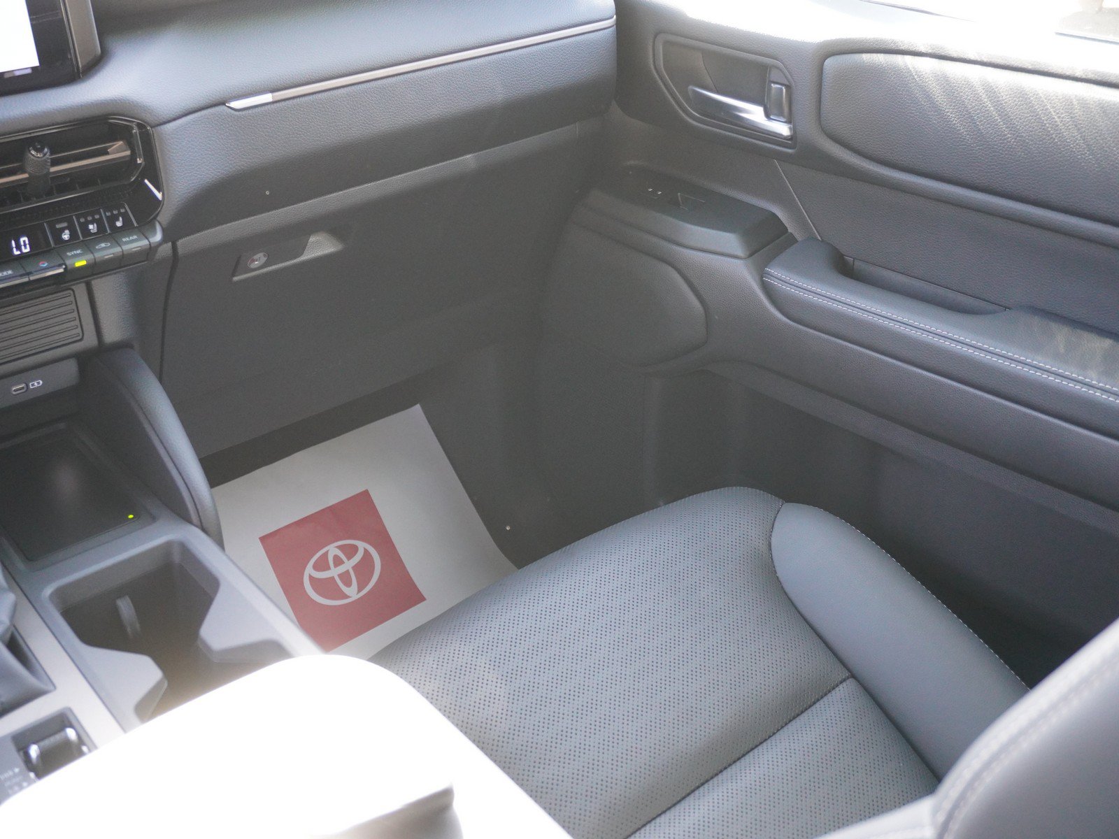 Used 2025 Toyota Land Cruiser w/ Premium Package AWD/4WD image 18