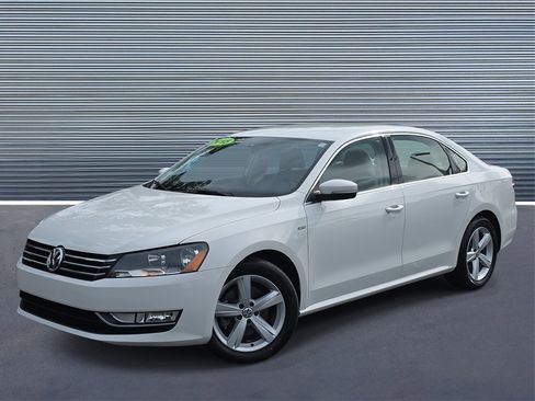 Used 2015 Volkswagen Passat 1.8T Limited Edition image 1