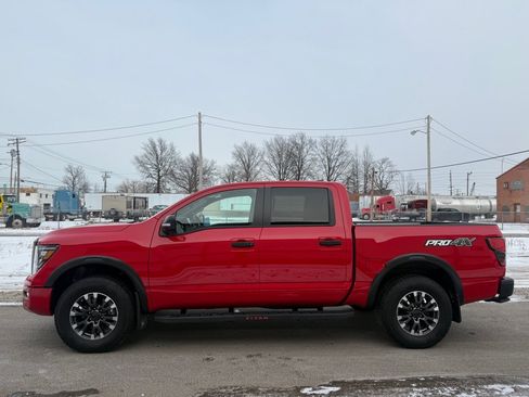 Used 2024 Nissan Titan PRO-4X w/ Pro-4x Convenience Package image 7