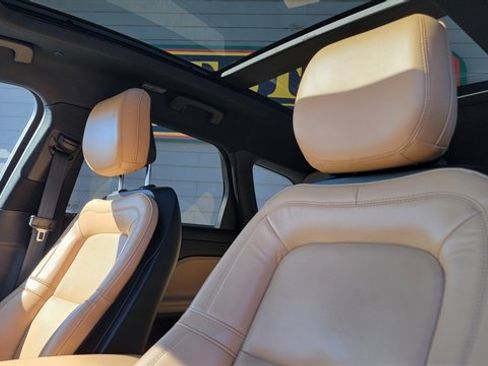 Used 2021 Lincoln Corsair Reserve w/ Equipment Group 201A image 24