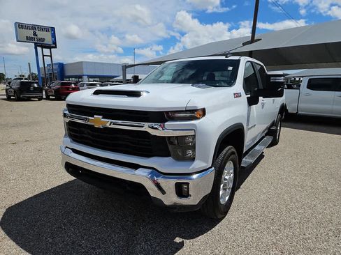 Used 2025 Chevrolet Silverado 2500 LT AWD/4WD image 4