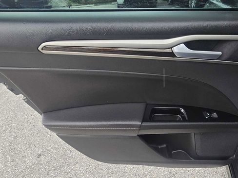 Used 2015 Ford Fusion SE w/ Equipment Group 202A FWD image 12