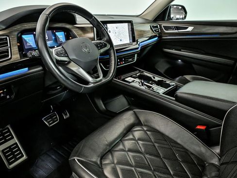 Certified 2025 Volkswagen Atlas SEL Premium R-Line image 8