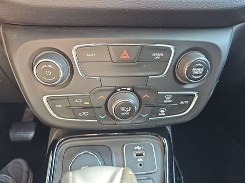 Used 2020 Jeep Compass Limited AWD/4WD image 18