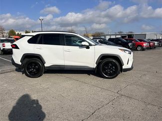 Used 2021 Toyota RAV4 LE video 2