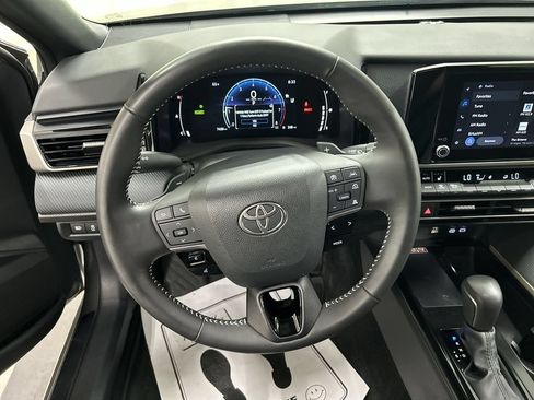 Used 2025 Toyota Camry SE w/ Convenience Package AWD/4WD image 4
