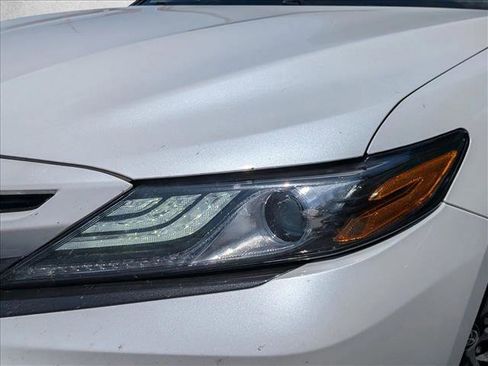 Used 2022 Toyota Camry XSE FWD image 2