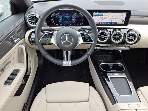 Used 2025 Mercedes-Benz CLA 250 4MATIC image 11