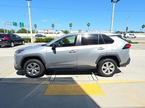 Used 2022 Toyota RAV4 LE image 7