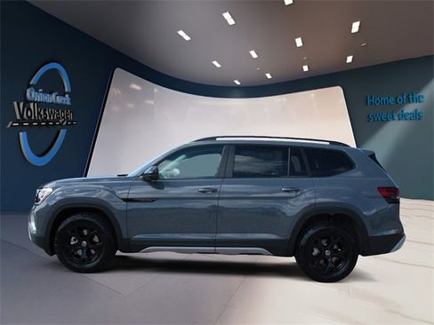 New 2025 Volkswagen Atlas Peak Edition SE image 6