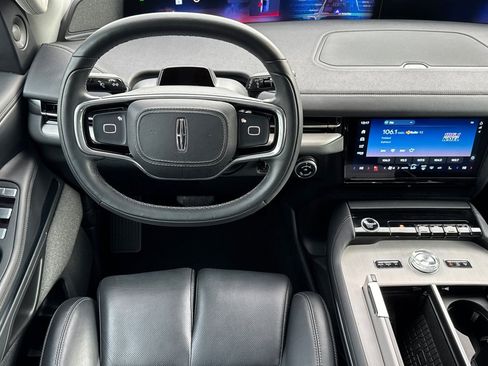 Certified 2025 Lincoln Navigator L Reserve image 14