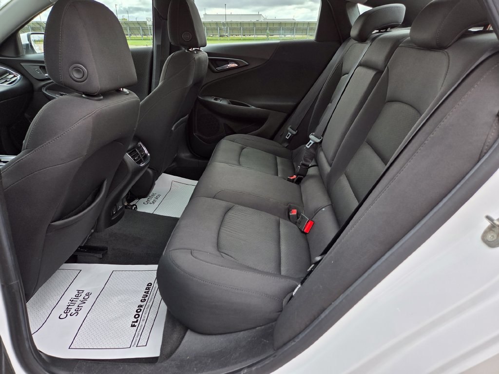 Used 2017 Chevrolet Malibu LT FWD image 32