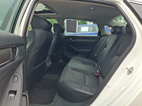 Used 2018 Honda Accord Touring image 10