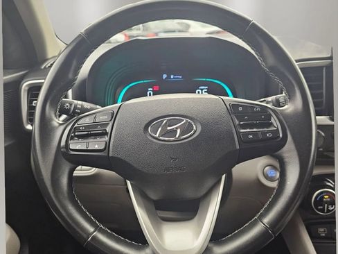 Used 2024 Hyundai Venue SEL FWD image 14