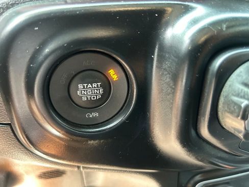 Used 2022 Jeep Wrangler Unlimited Rubicon w/ Dual Top Group AWD/4WD image 14