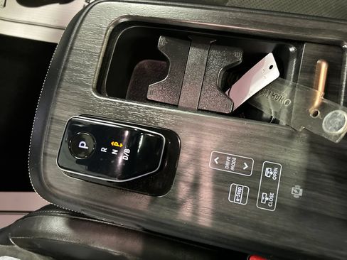 Used 2023 Nissan Ariya AWD image 18