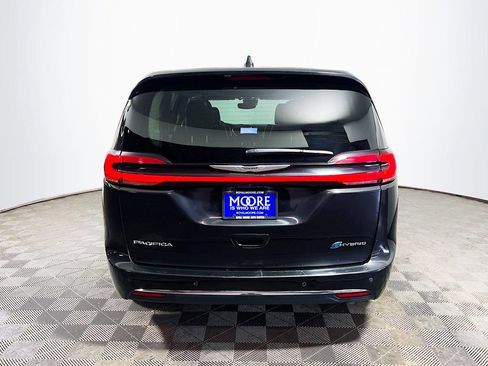 Used 2023 Chrysler Pacifica Limited FWD image 6