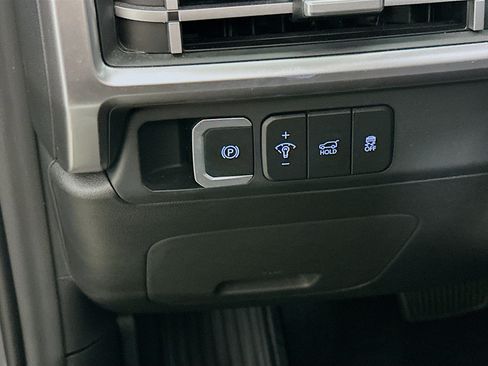 Used 2025 Hyundai Santa Fe SEL FWD image 17