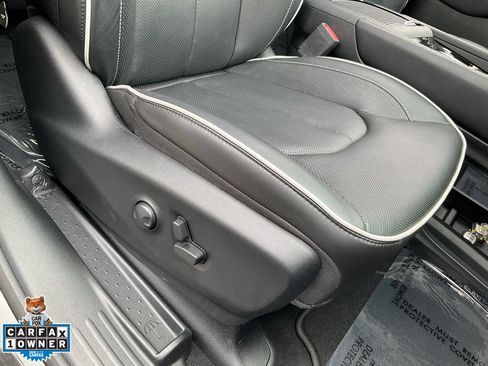 Used 2023 Chrysler Pacifica Limited w/ Uconnect Theater Family Group FWD image 70