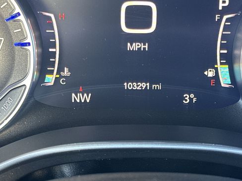 Used 2022 Chrysler Pacifica Touring-L image 25