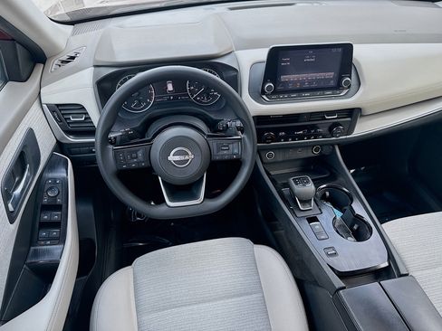 Used 2023 Nissan Rogue SV image 20