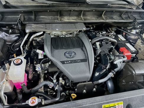Used 2023 Toyota Highlander LE image 33