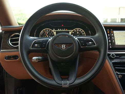 Used 2022 Bentley Flying Spur Plug-In Hybrid AWD/4WD image 12