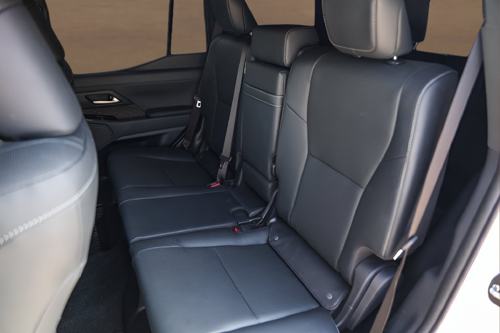 Used 2024 Lexus GX 550 w/ Accessory Package (2T) AWD/4WD image 23