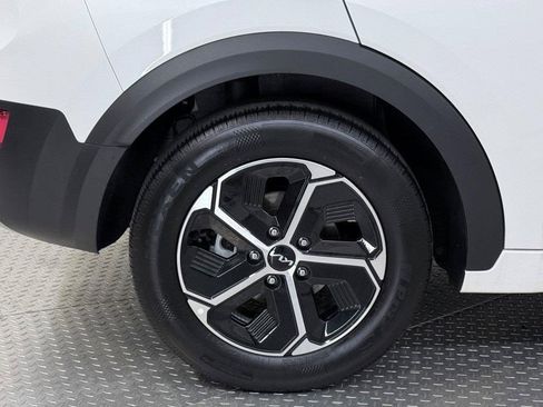 Used 2023 Kia Niro EX image 8